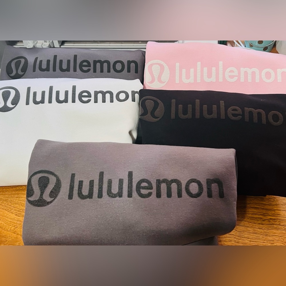 Crewneck sweatshirts with puff vinyl